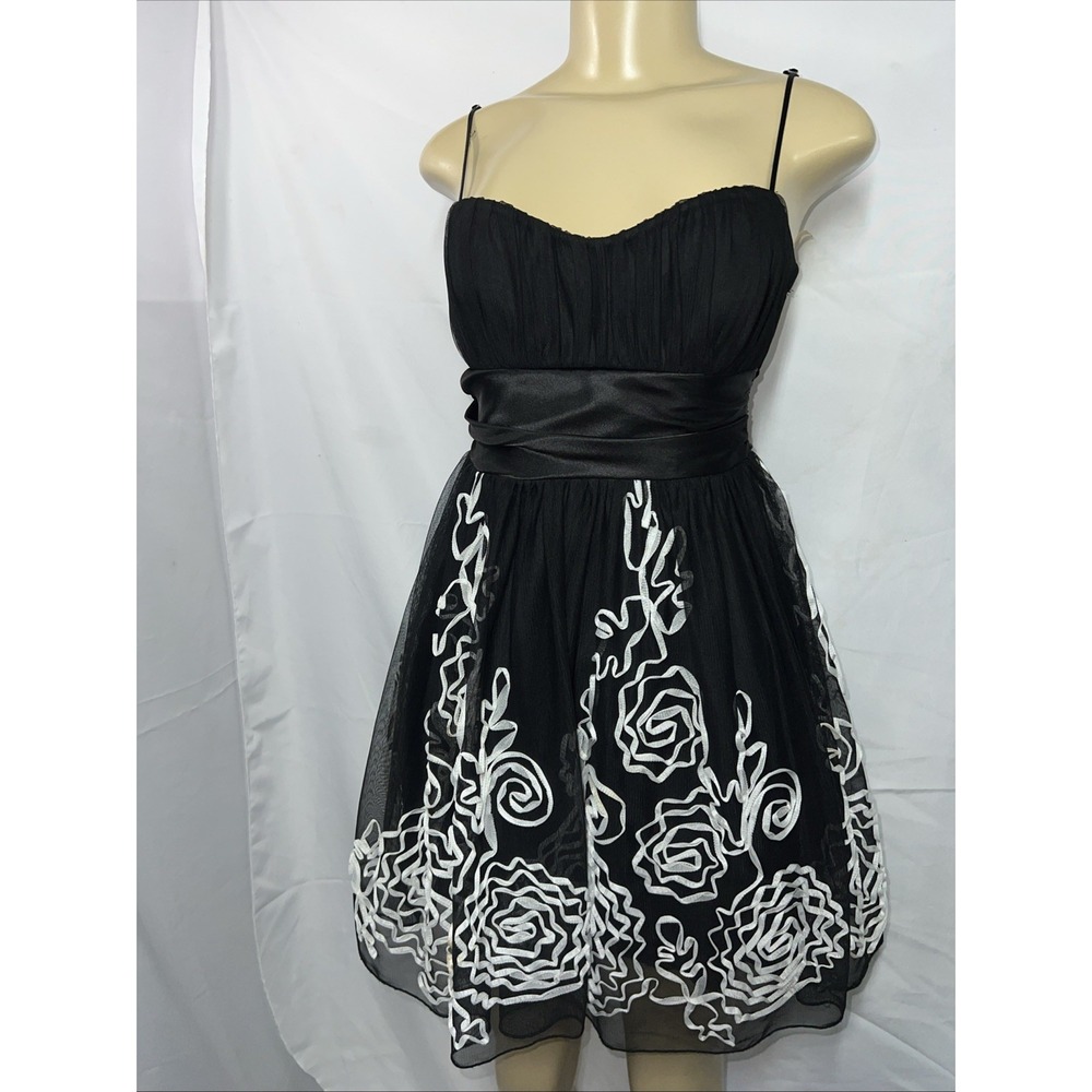 Speechless Ladies Formal/Prom Dress Sz‎  M Black w/White Ribbon, Adjust.straps